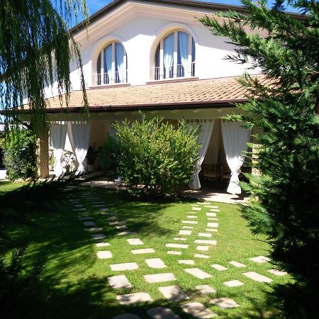 Villa I Salici Marina di Massa Exterior foto